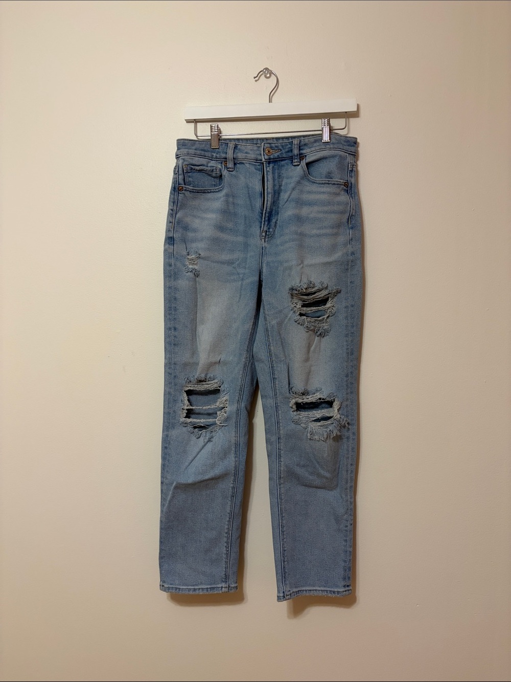 AMERICAN 🇺🇸 EAGLE 🦅 OUTFITTER Mom Straight Light Wash Distressed Jeans 👖